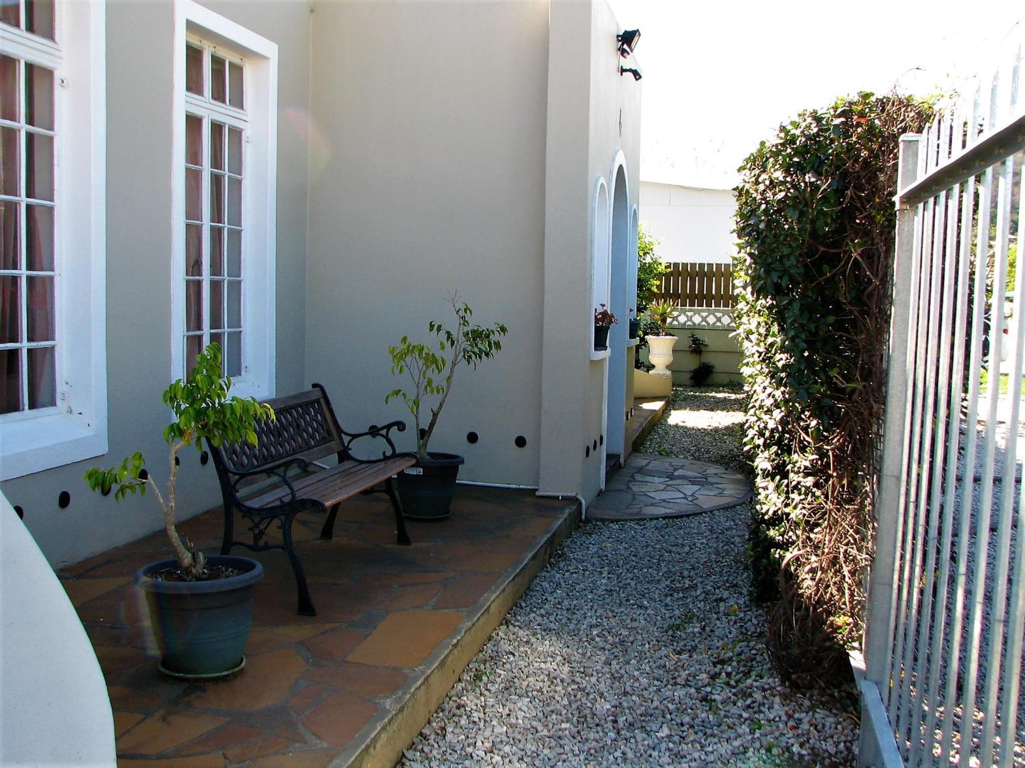 Jembjo'S Knysna Lodge & Backpackers Екстер'єр фото